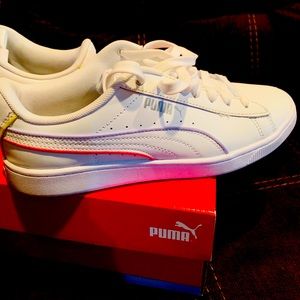 Puma Ladies Leather Sneakers